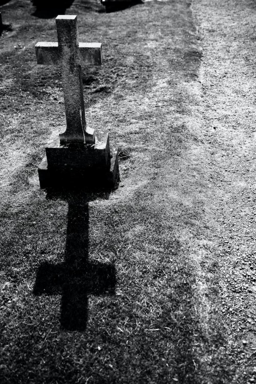 croix dans un cimetière